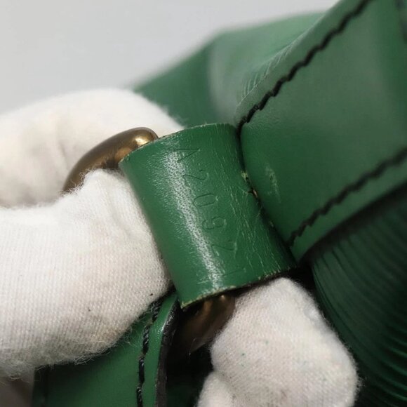 LOUIS VUITTON Epi Noe Shoulder Bag Green - Picture 9 of 15